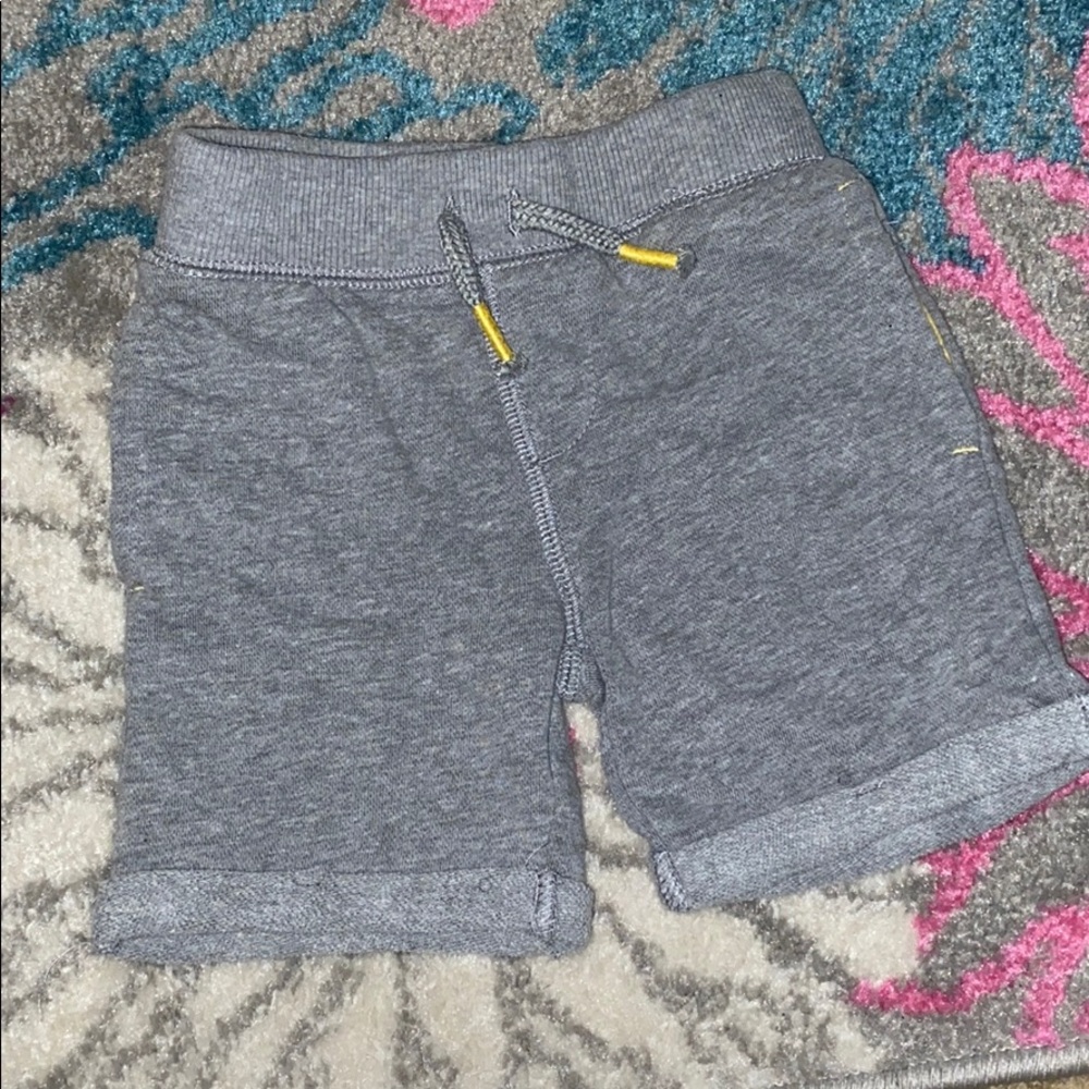 Shorts lot - Picture 2 of 5